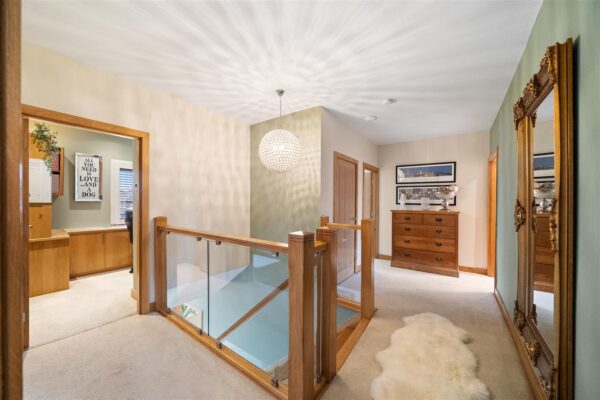 Bull Bridge Lane, Aintree Village