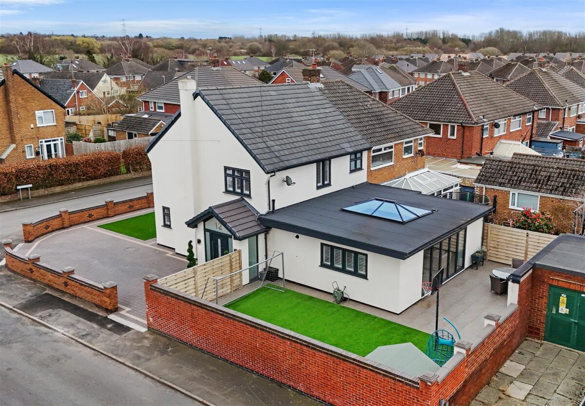 Felsted Drive, Aintree Village