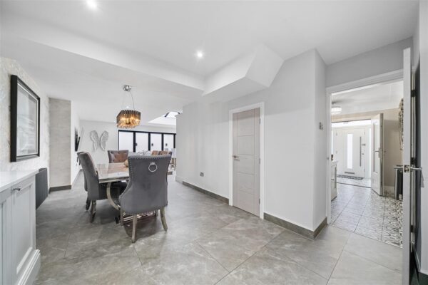 Felsted Drive, Aintree Village