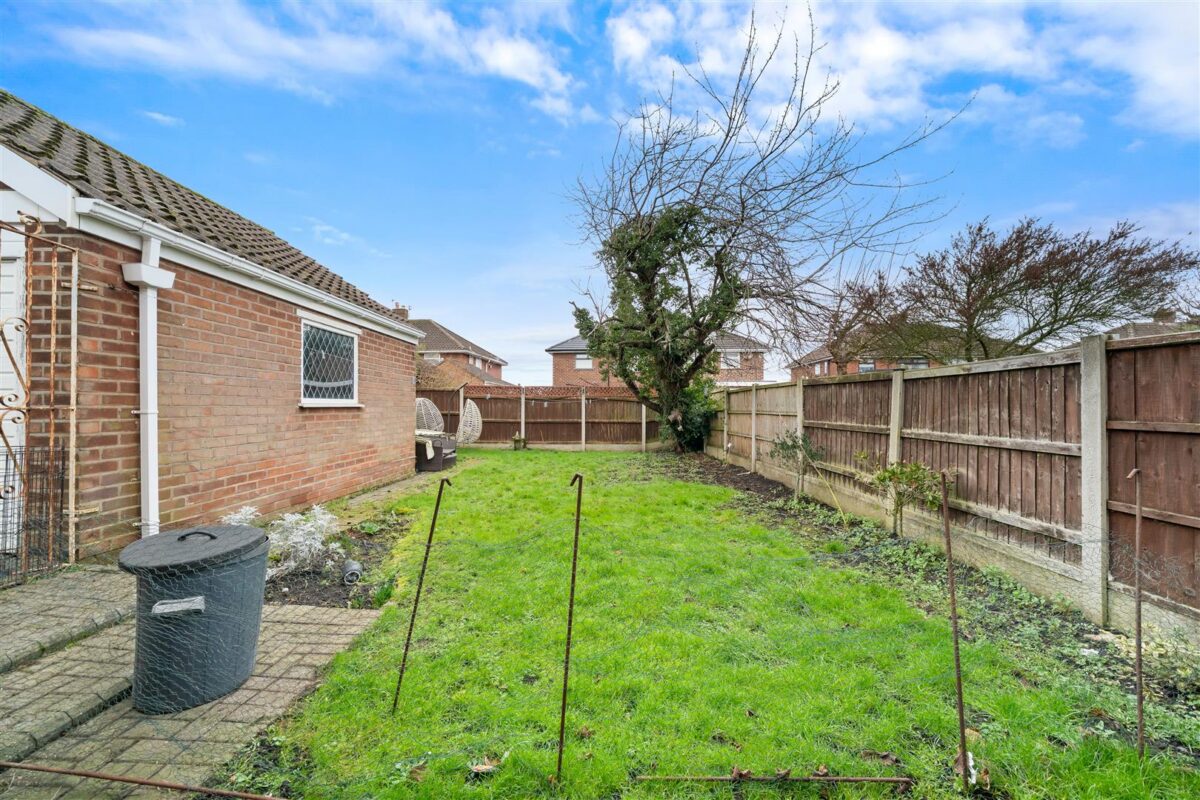 Bull Bridge Lane, Aintree Village
