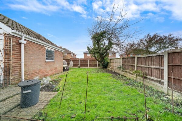 Bull Bridge Lane, Aintree Village