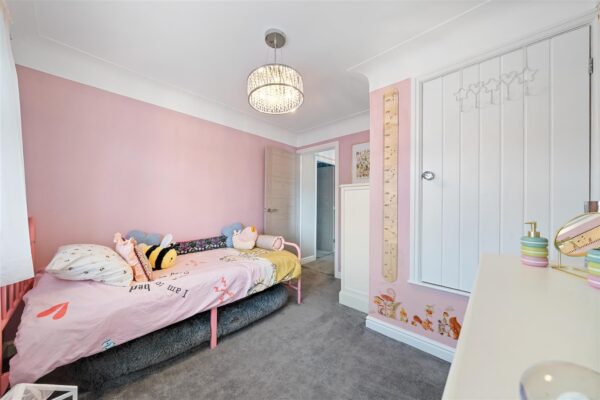 Felsted Drive, Aintree Village