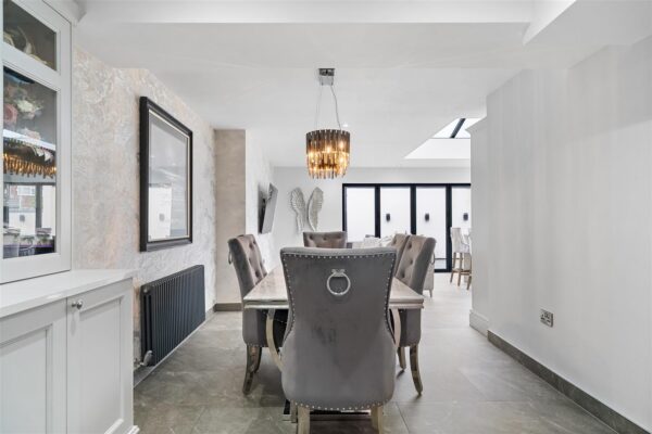 Felsted Drive, Aintree Village