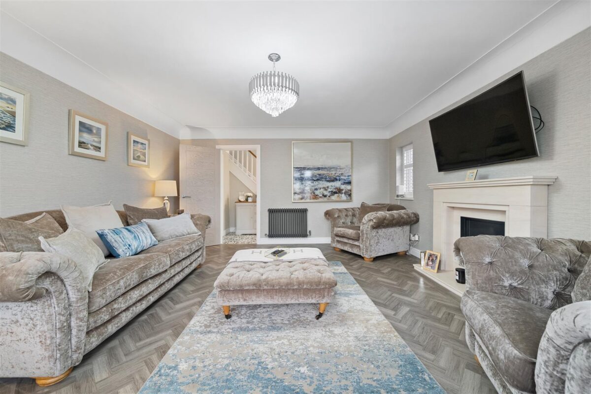 Felsted Drive, Aintree Village