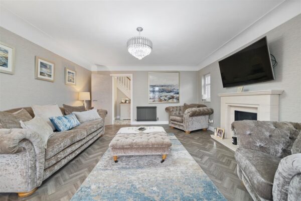 Felsted Drive, Aintree Village