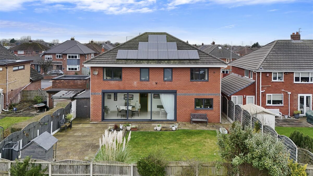 Bull Bridge Lane, Aintree Village