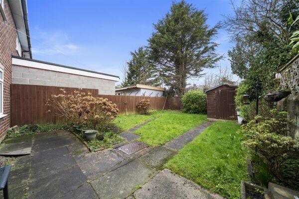 Oriel Drive, Aintree Village