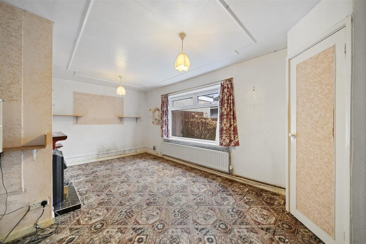 Oriel Drive, Aintree Village