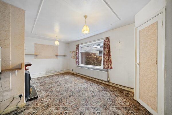 Oriel Drive, Aintree Village