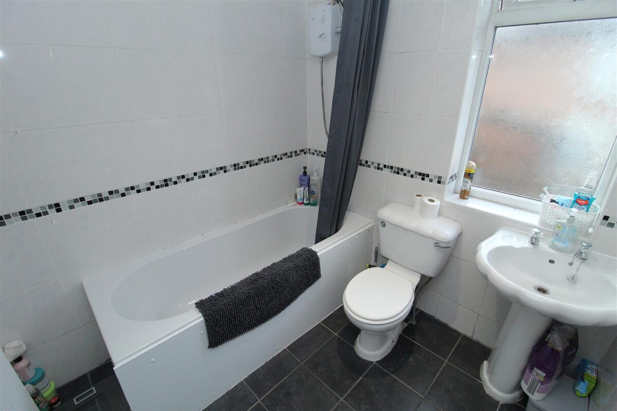 First Avenue, Fazakerley