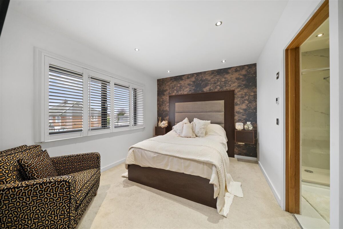 Bull Bridge Lane, Aintree Village