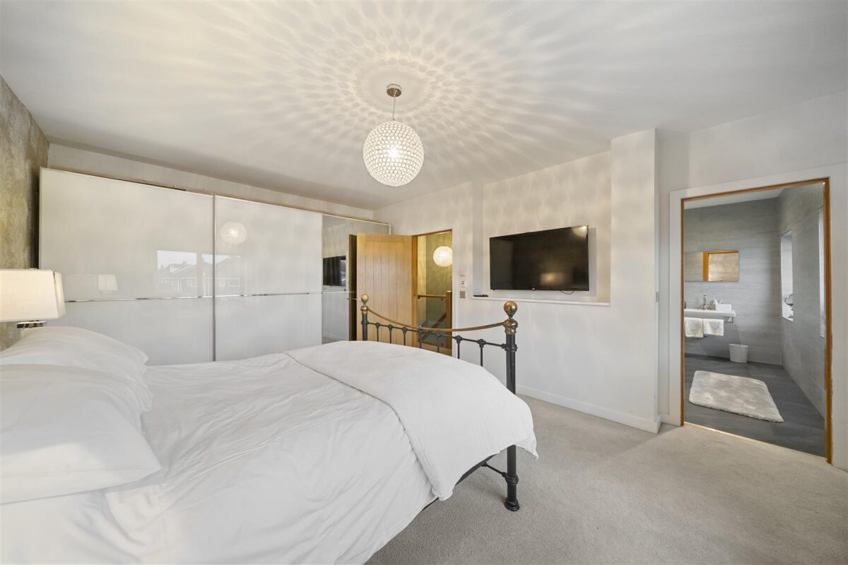 Bull Bridge Lane, Aintree Village