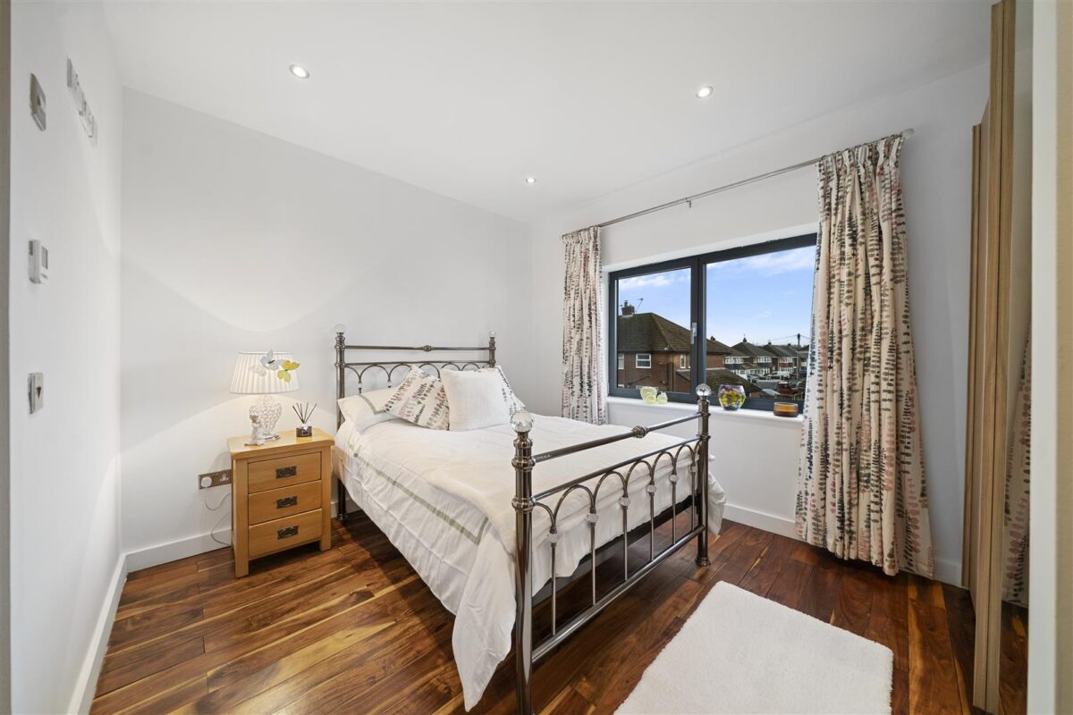 Bull Bridge Lane, Aintree Village