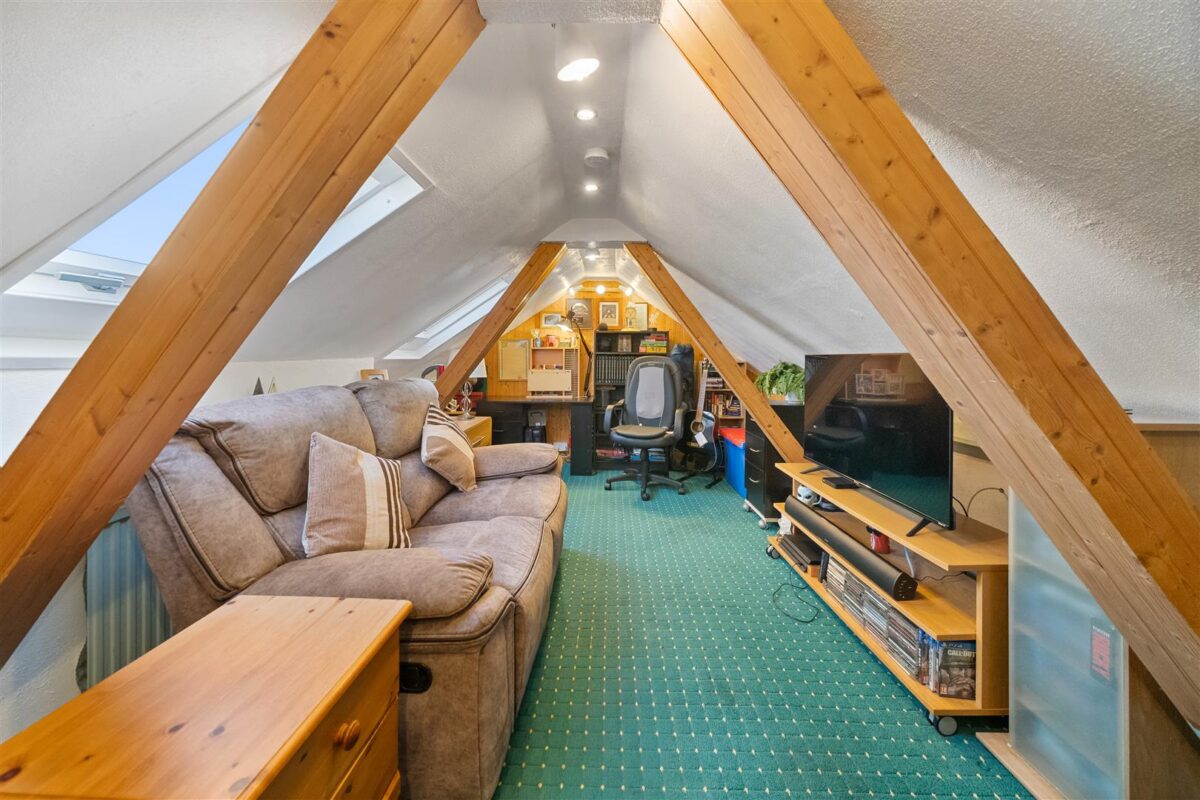 Martland Avenue, Aintree Village