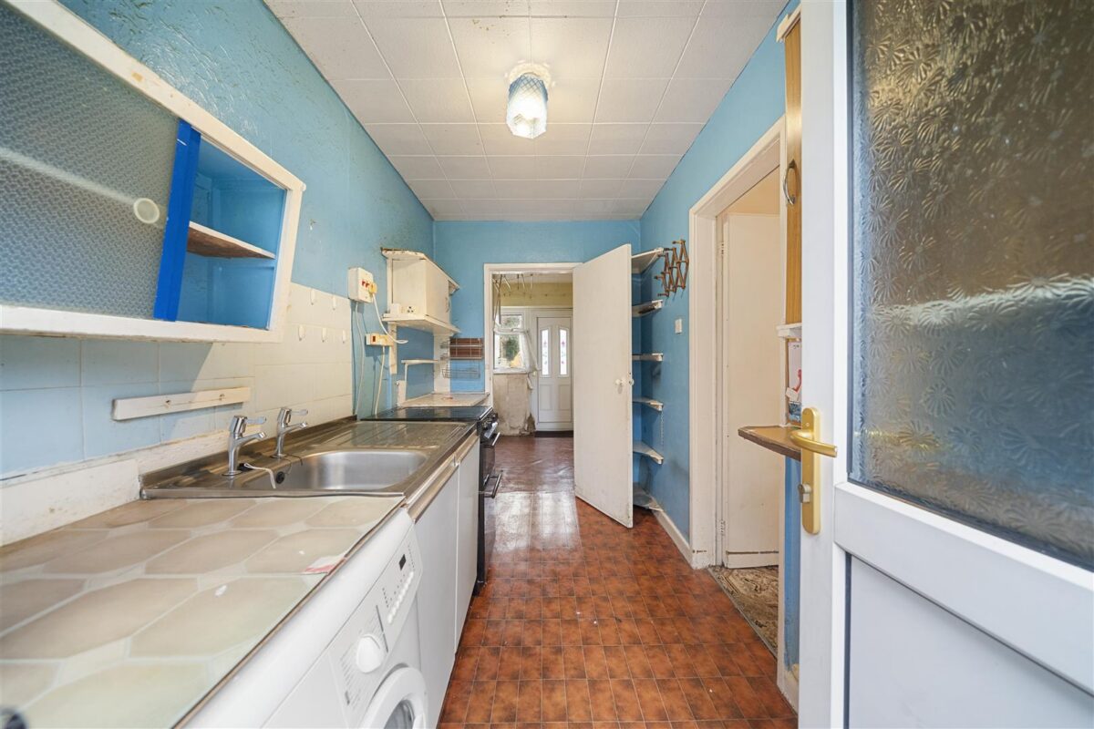 Oriel Drive, Aintree Village