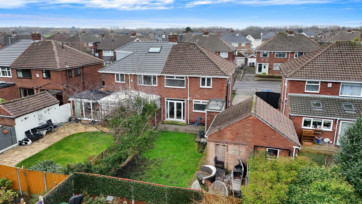 Bull Bridge Lane, Aintree Village