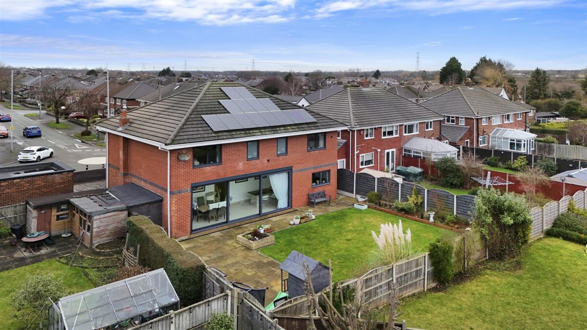 Bull Bridge Lane, Aintree Village