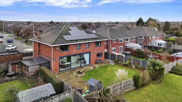 Bull Bridge Lane, Aintree Village