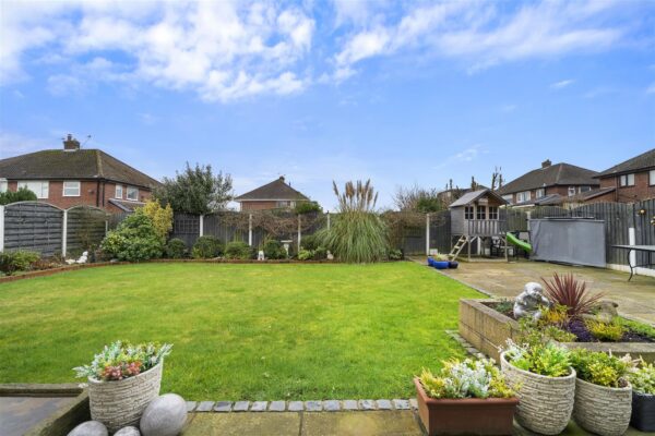 Bull Bridge Lane, Aintree Village