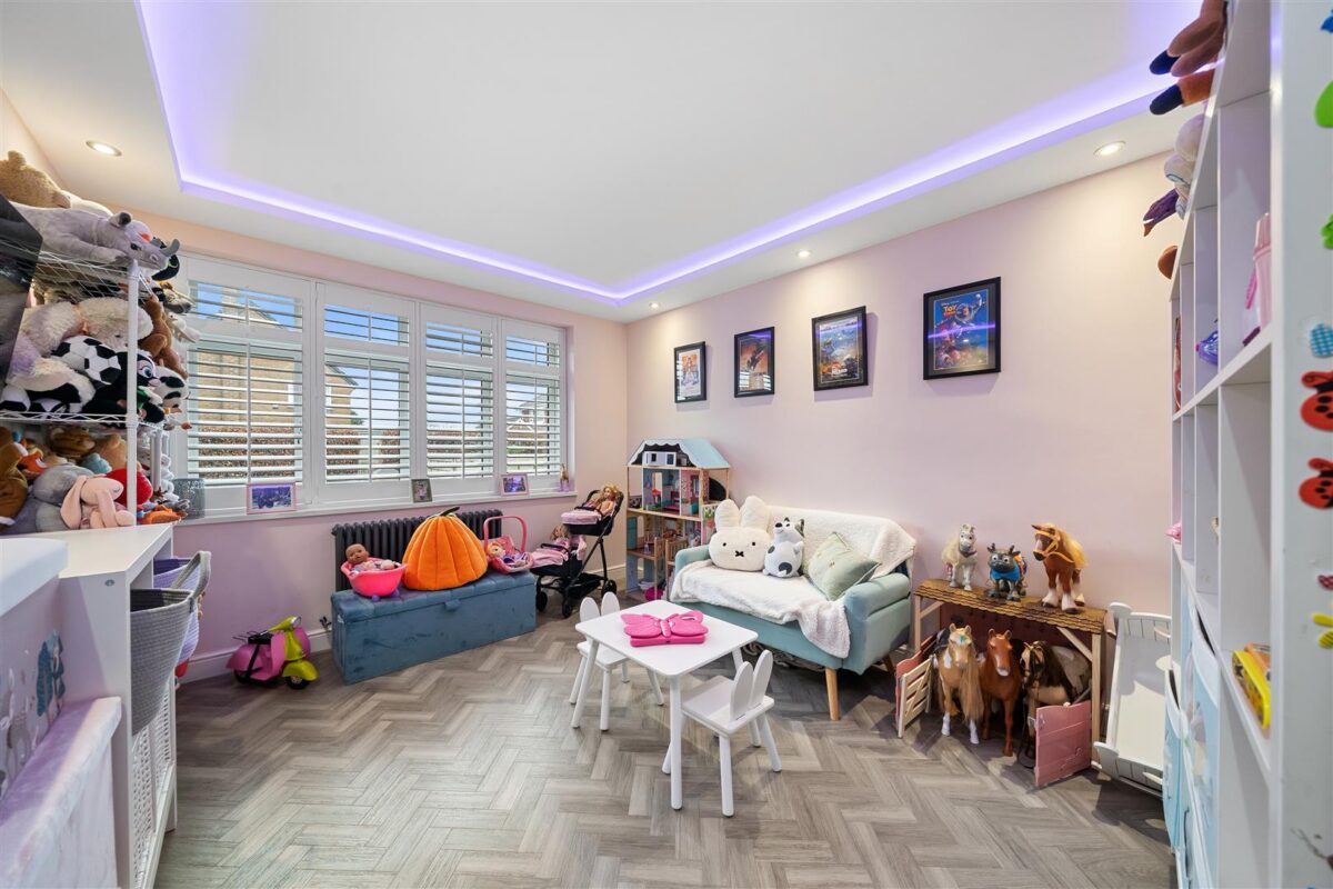 Felsted Drive, Aintree Village