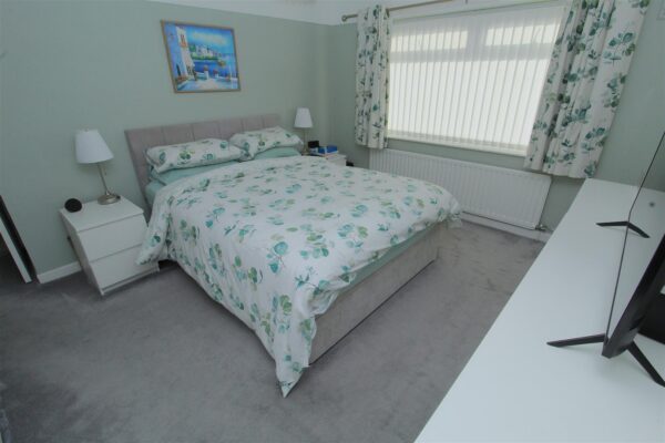 Shrewsbury Avenue, Aintree Village