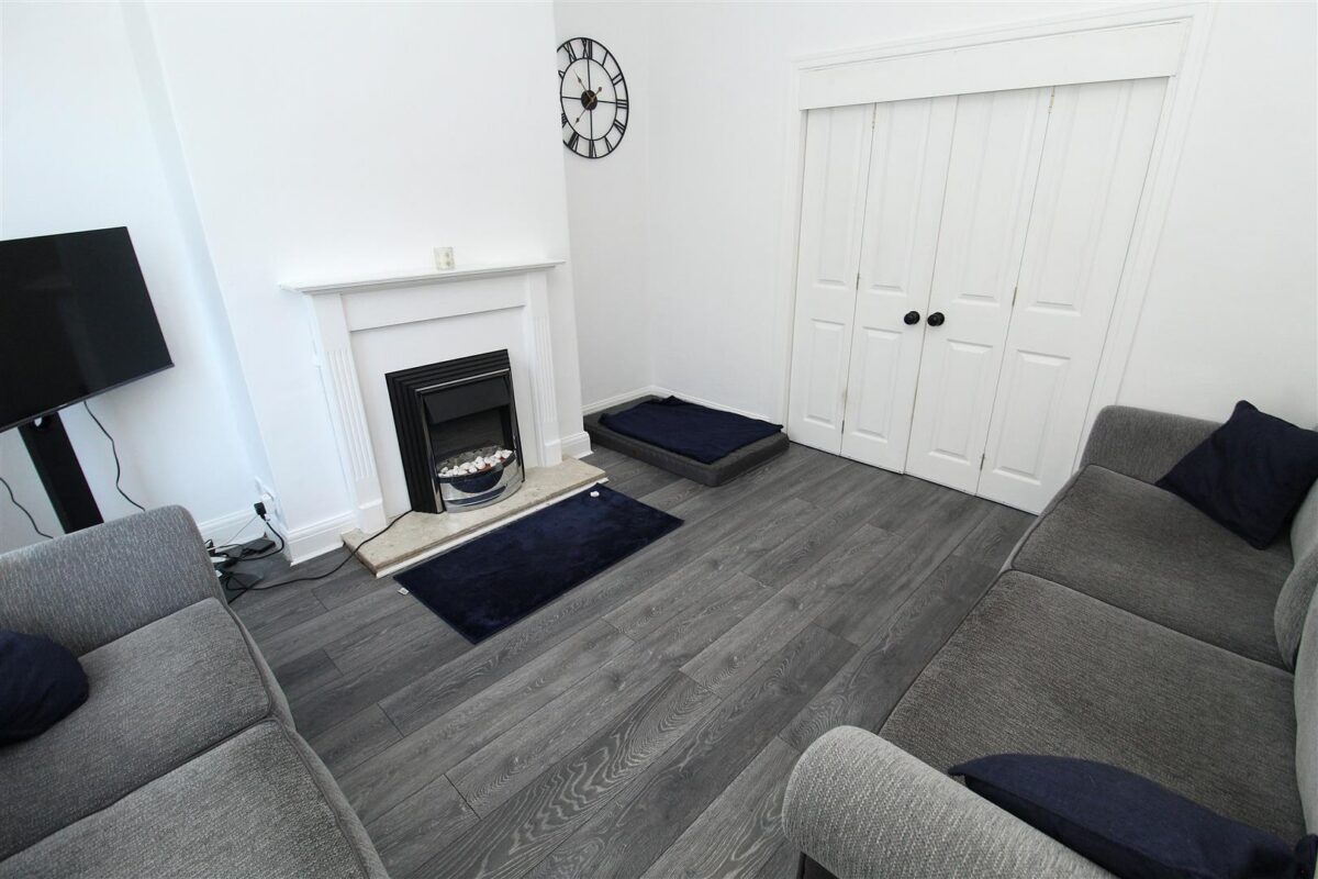 First Avenue, Fazakerley