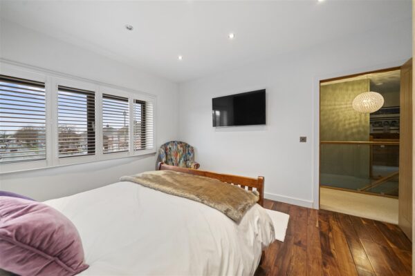 Bull Bridge Lane, Aintree Village