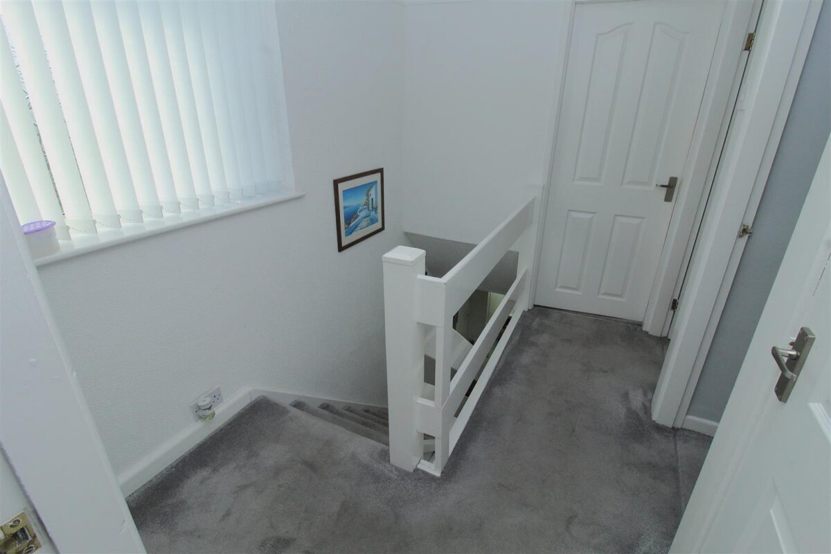 Shrewsbury Avenue, Aintree Village