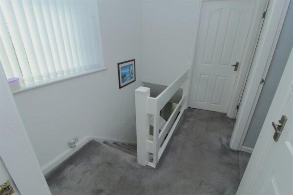 Shrewsbury Avenue, Aintree Village