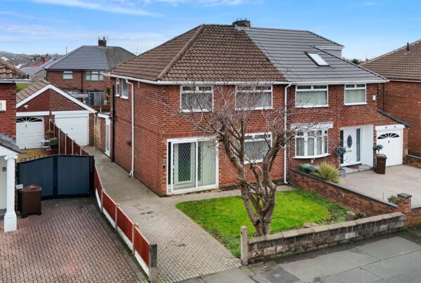 Bull Bridge Lane, Aintree Village