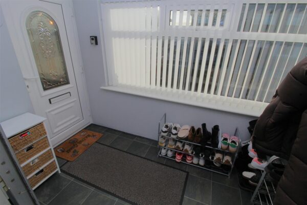 Shrewsbury Avenue, Aintree Village