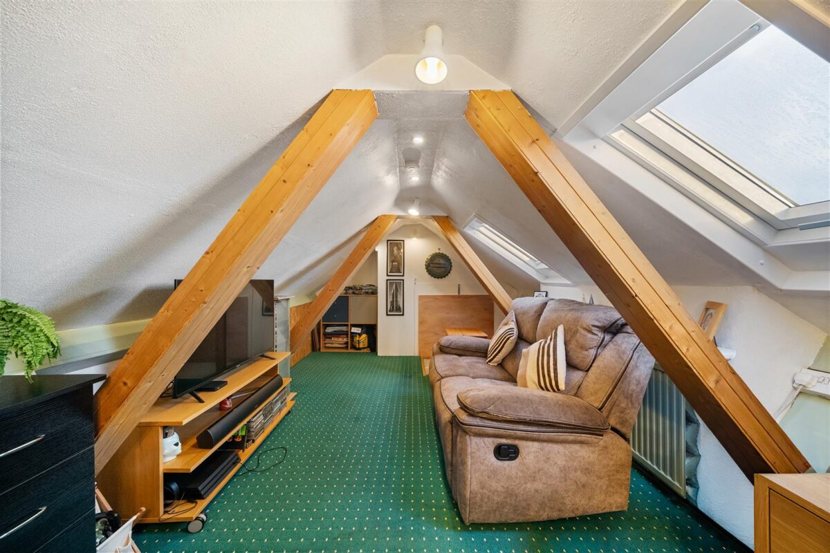 Martland Avenue, Aintree Village