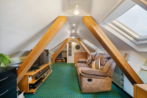 Martland Avenue, Aintree Village