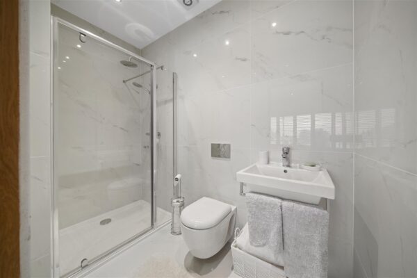 Bull Bridge Lane, Aintree Village