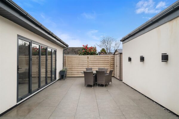 Felsted Drive, Aintree Village