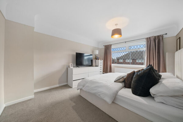 Bull Bridge Lane, Aintree Village