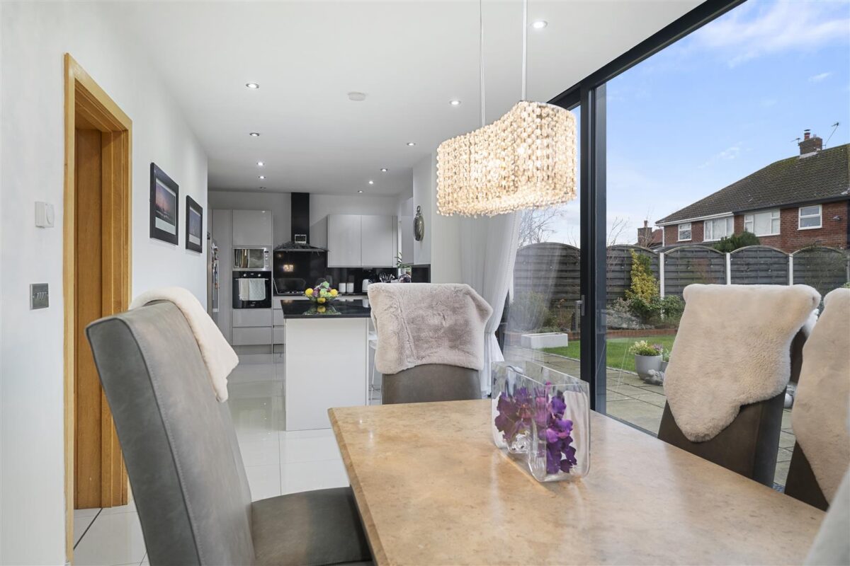 Bull Bridge Lane, Aintree Village