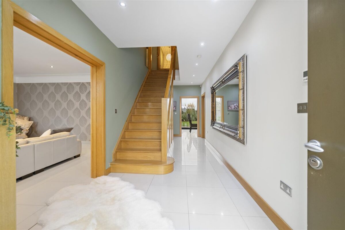 Bull Bridge Lane, Aintree Village