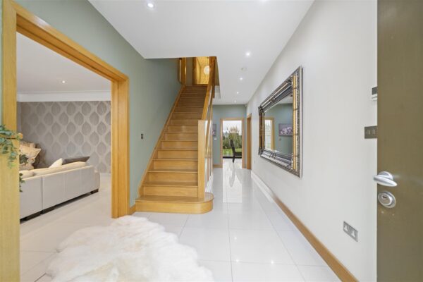 Bull Bridge Lane, Aintree Village