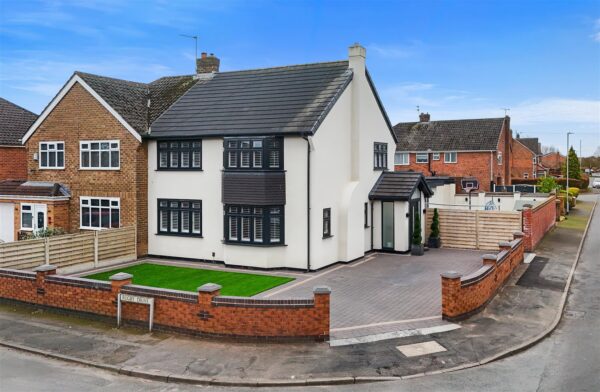 Felsted Drive, Aintree Village