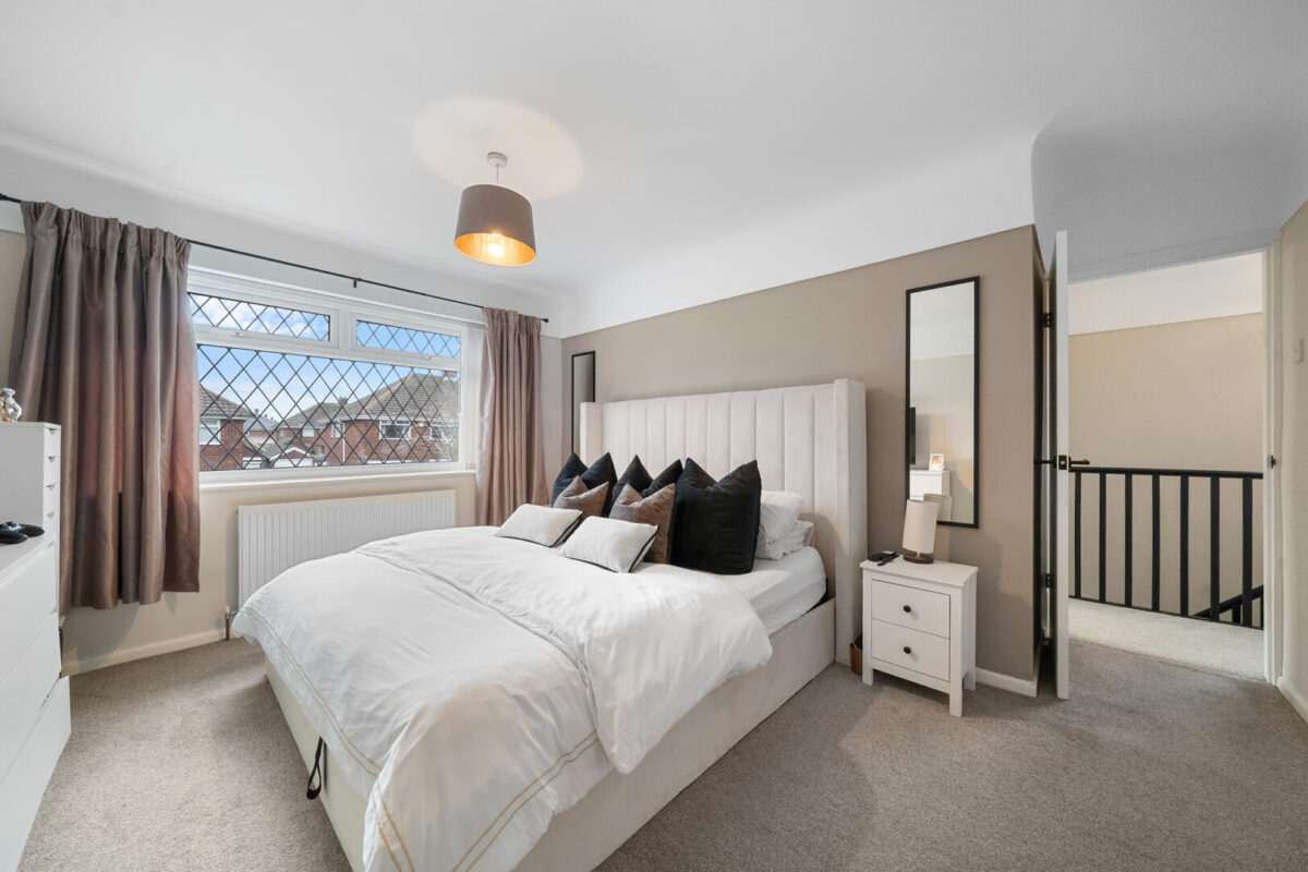 Bull Bridge Lane, Aintree Village