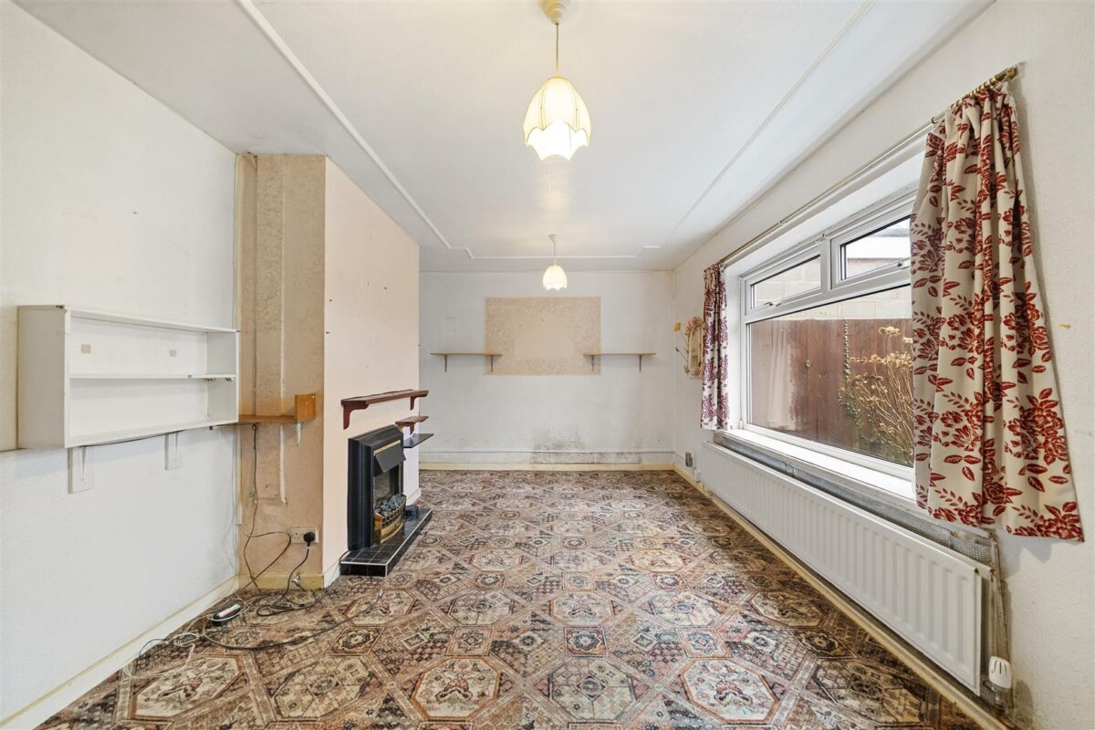 Oriel Drive, Aintree Village