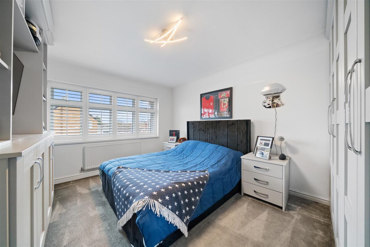 Felsted Drive, Aintree Village