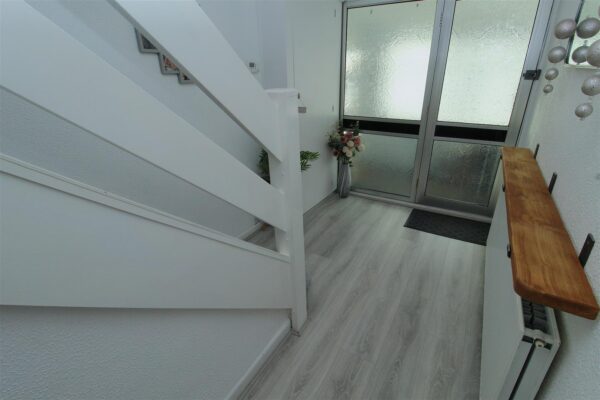 Shrewsbury Avenue, Aintree Village