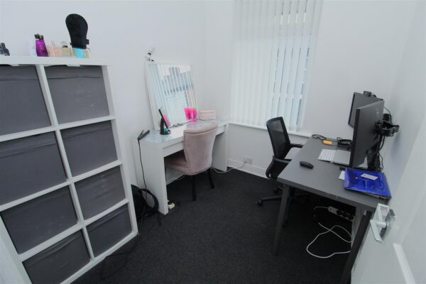 First Avenue, Fazakerley