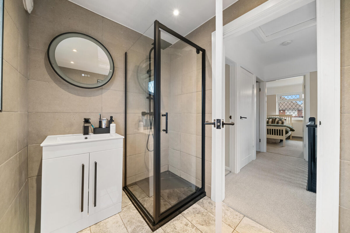 Bull Bridge Lane, Aintree Village