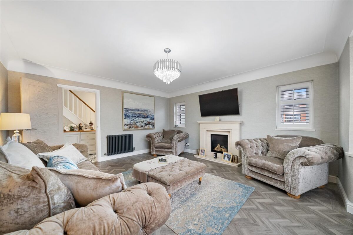 Felsted Drive, Aintree Village