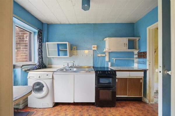 Oriel Drive, Aintree Village