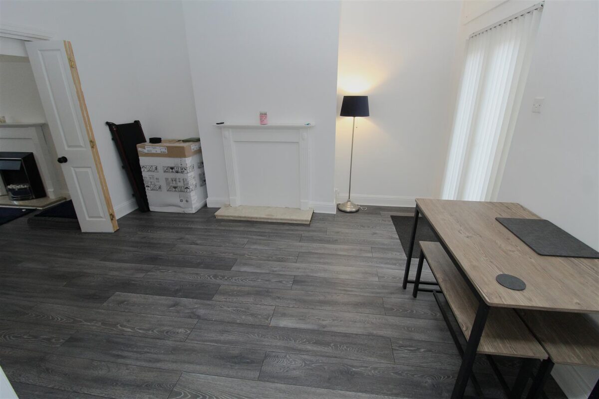 First Avenue, Fazakerley