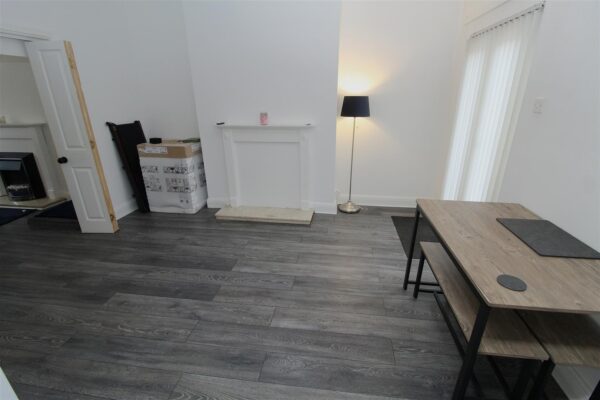 First Avenue, Fazakerley